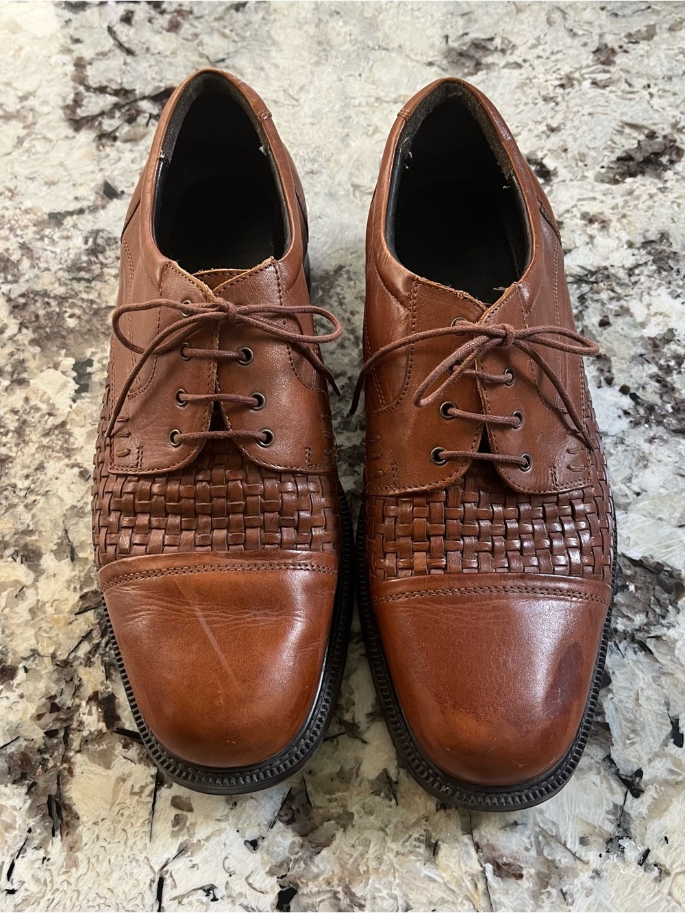 Vintage Bill Blass woven leather cap-toe oxford dress shoes. Pre-Owned-Good.
